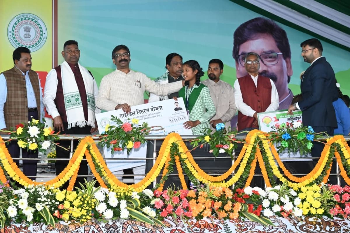 झारखंड: सीएम हेमंत सोरेन बोले, बेटियों को उच्च शिक्षा में मिलेगी आर्थिक मदद, बिचौलियों के खिलाफ होगी कार्रवाई