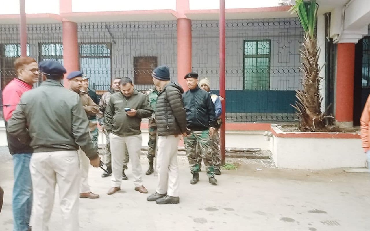 हेमंत सोरेन की गिरफ्तारी के एक दिन बाद रांची में सुबह से अब तक क्या हुआ, देखें EXCLUSIVE PHOTOS