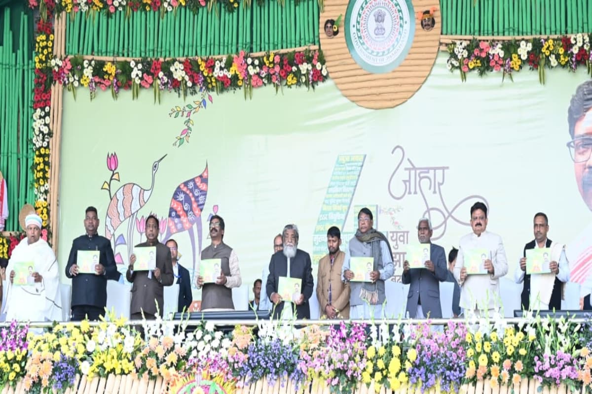 4 Years of Hemant Sarkar: सीएम हेमंत सोरेन ने की घोषणा, अब 50 साल में मिलेगी वृद्धावस्था पेंशन