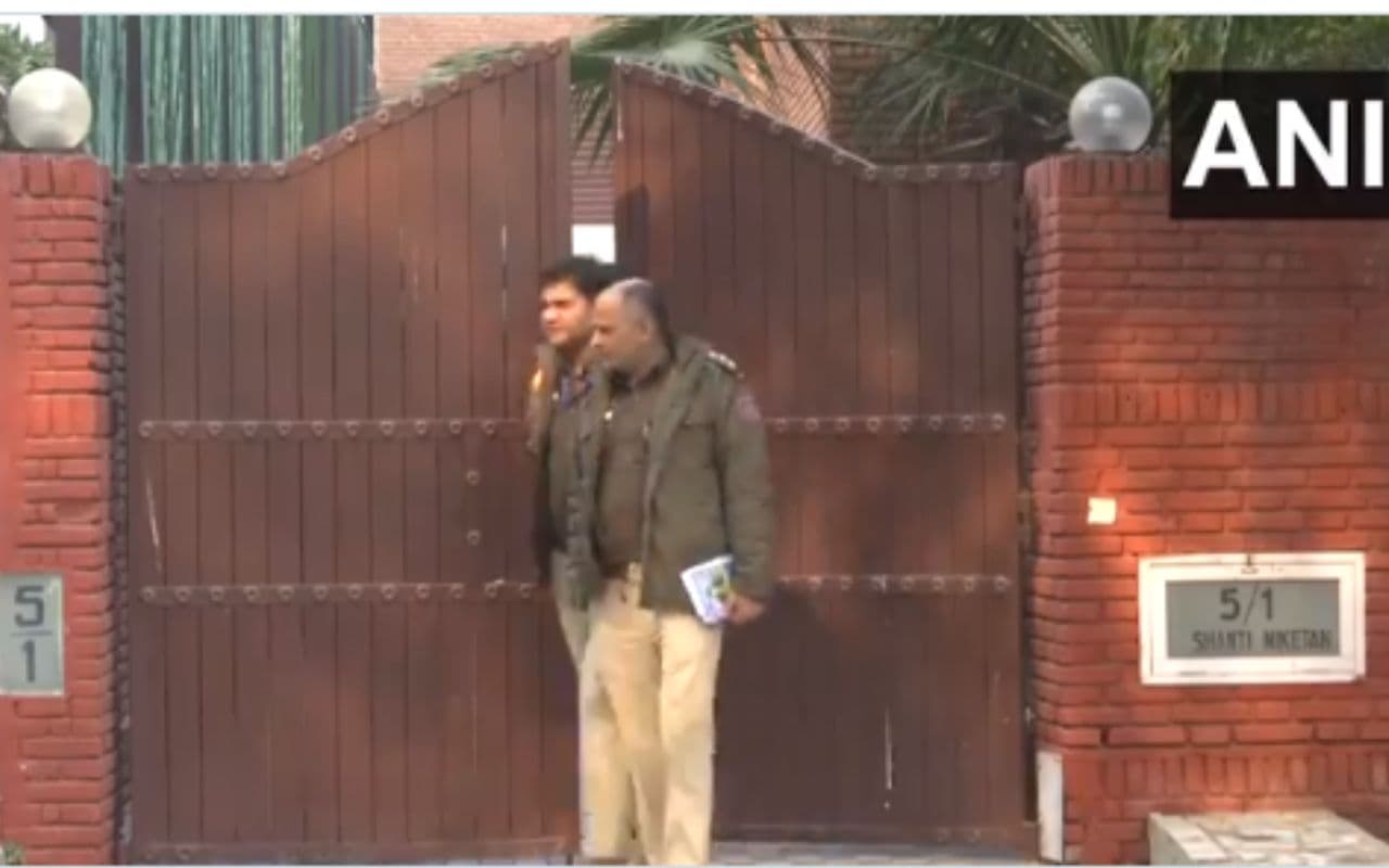 झारखंड: हेमंत सोरेन के दिल्ली आवास पर ED,  रांची में JMM ‍‍‍की बैठक,मंत्री चंपई सोरेन ‍‍व मिथिलेश ठाकुर पहुंचे