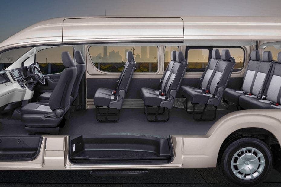 Toyota Hiace EV बड़े परिवार के लिए बड़ी गाड़ी! एक साथ करें 10 लोग सवारी, 300Km का मिलेगा रेंज