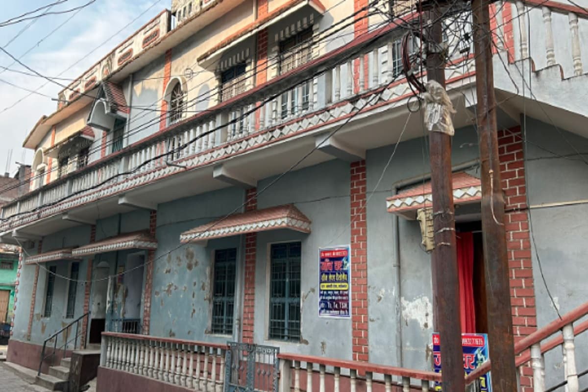 साहिबगंज में चोर ने मां और बेटे को उस्तरा से मारकर किया घायल, पड़ोसियों ने धर दबोचा