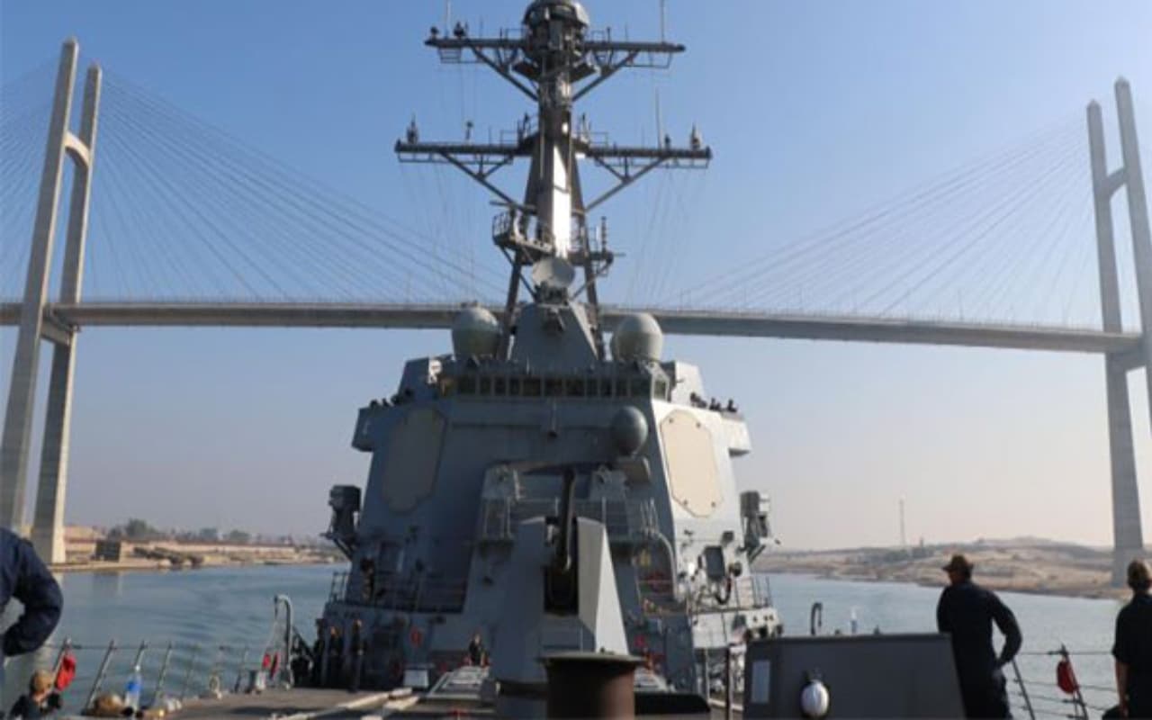 अमेरिकी हमलों के बाद हुती विद्रोहियों का पलटवार, लाल सागर में US पोत पर दागी मिसाइल