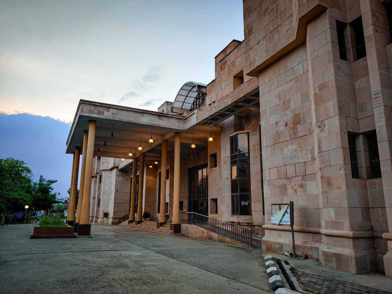 IIIT में एक मार्च से ऑफलाइन मोड में होगी पढ़ाई,   कैंपस में इन छात्रों को ही मिलेगी एंट्री