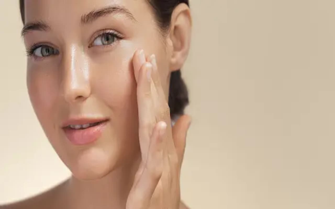 Beauty Tips : चमकता चेहरा ही असली सुंदरता, आजमाएं ये 10 उपाय देखकर सब कहेंगे Just Looking Like a Wow