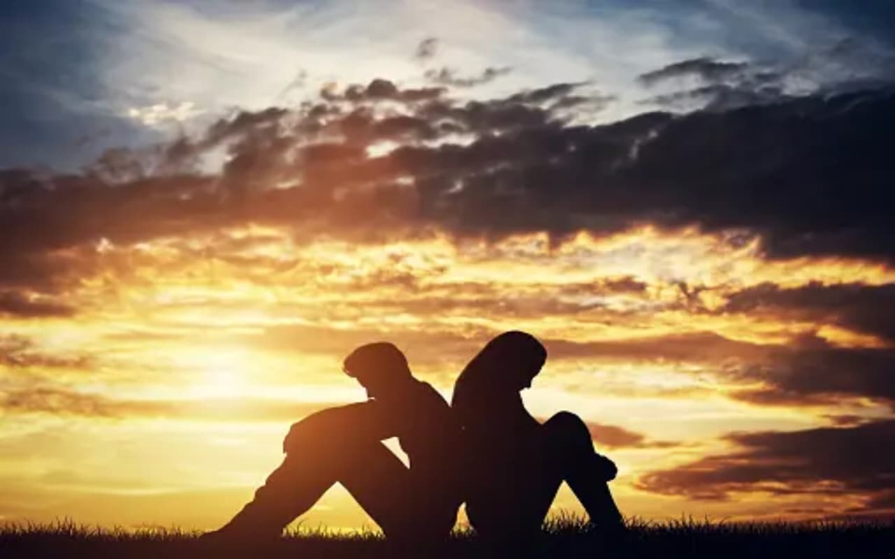 Relationship : रिश्तों में अगर दिखने लगे ये संकेत तो समझिए अब ब्रेकअप का आ गया टाइम