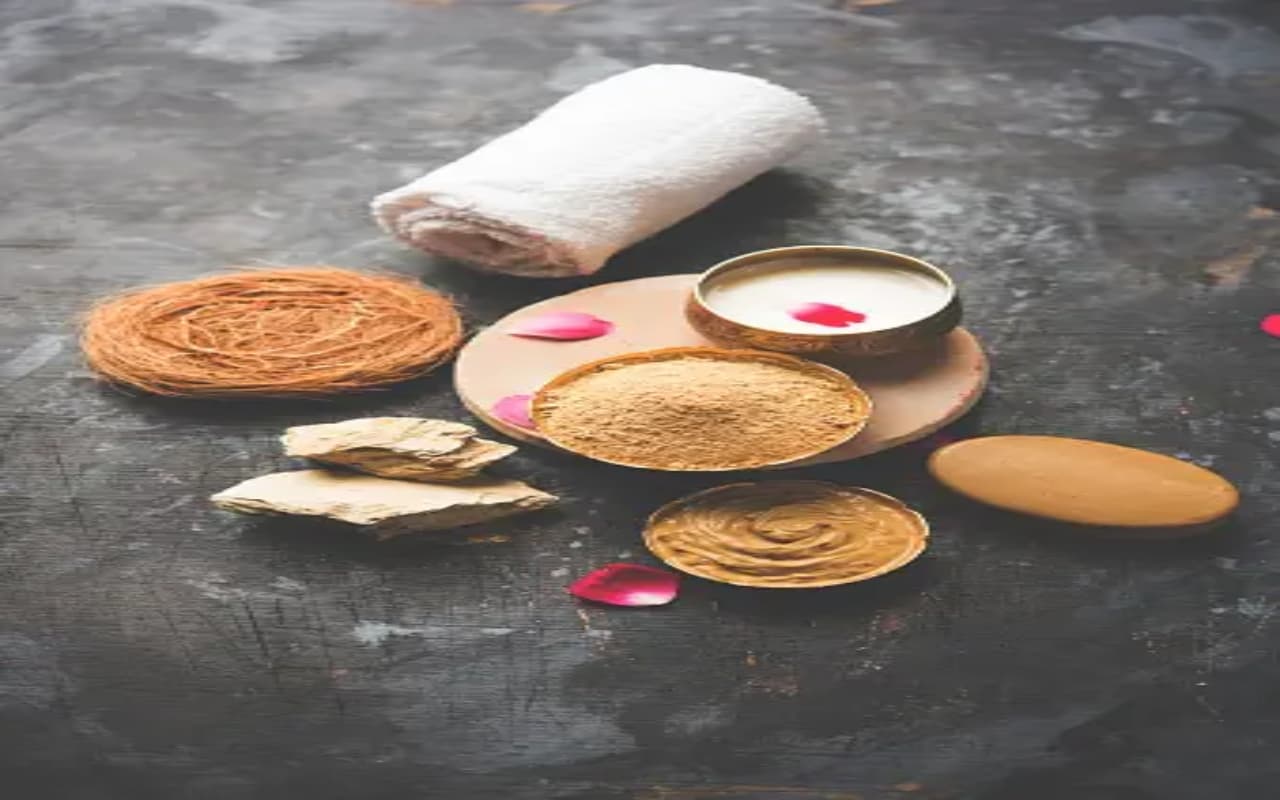 ऑयली हो या ड्राई, हर फेस के लिए मुल्तानी मिट्‌टी परफेक्ट; जानिए कैसे है आपके लिए फायदेमंद