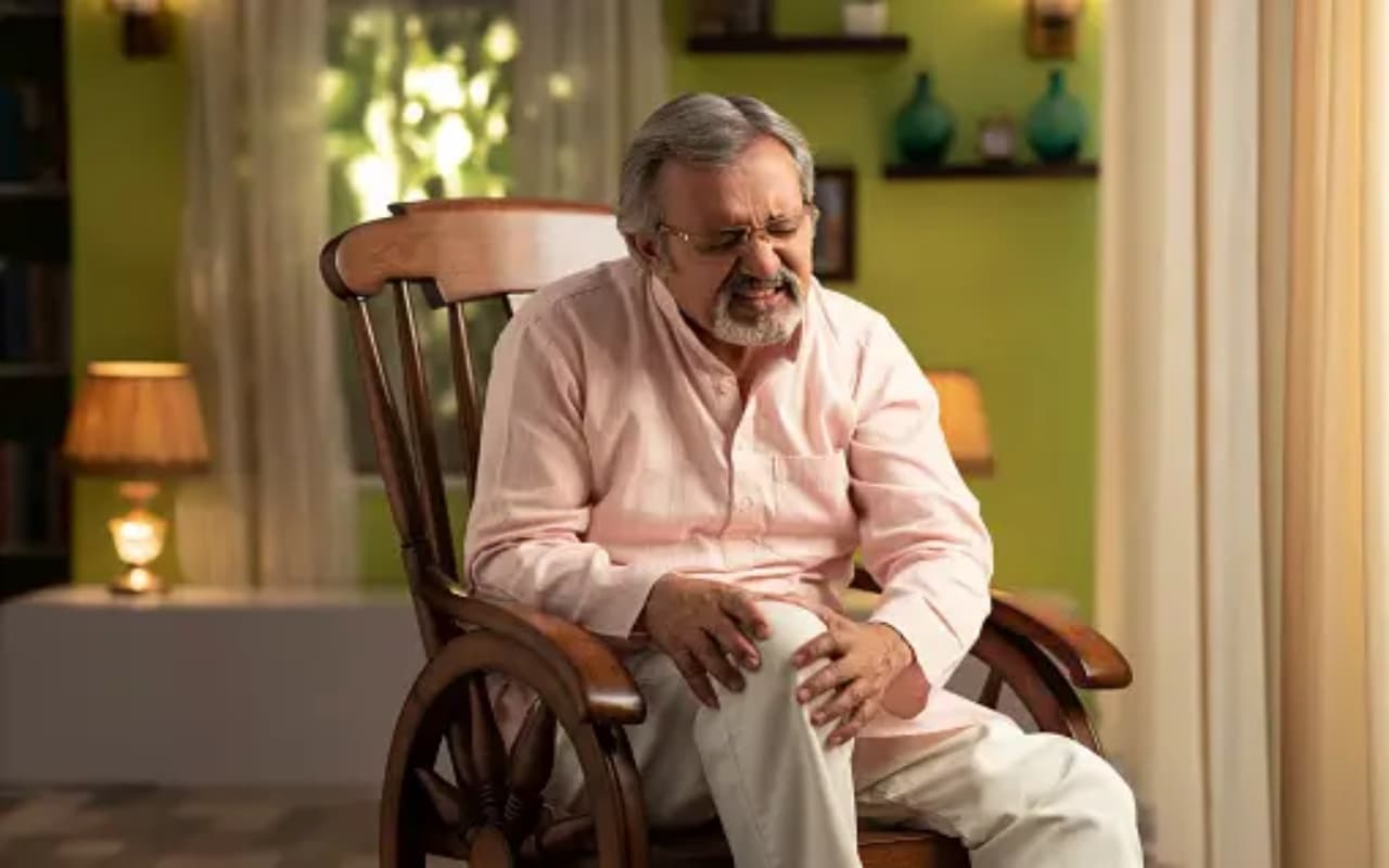 बढ़ती ठंड में जोड़ों के दर्द से हैं परेशान तो अपनाएं विशेषज्ञ द्वारा बताए आर्युवेदिक उपचार, दर्द होगा छूमंतर