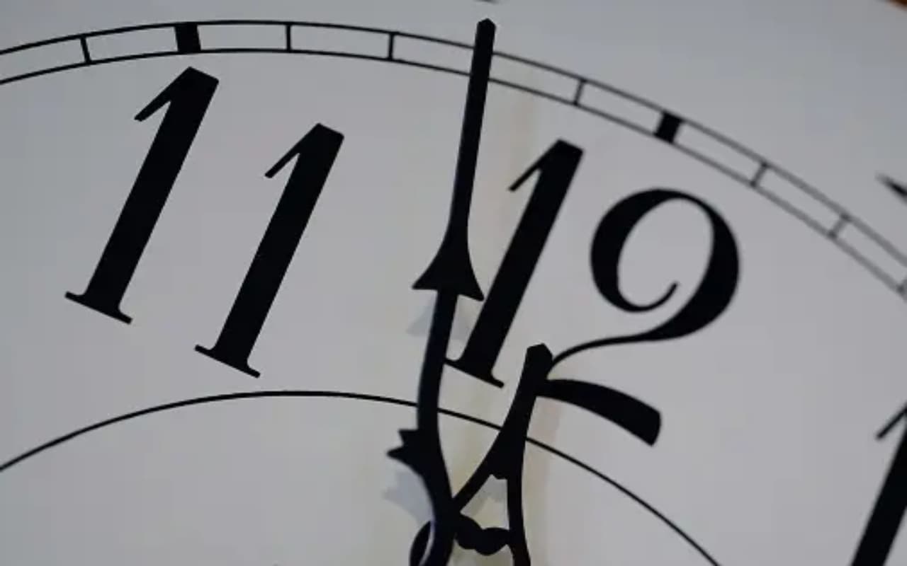 अभी भी आधी रात से 90 सेकंड पर है कयामत की घड़ी, जानिए क्या है इसका मतलब ?