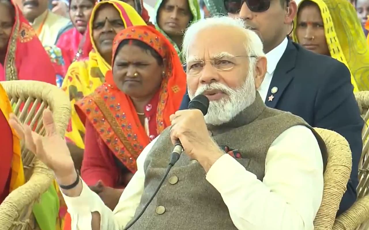महुआ का हुआ जिक्र तो मुस्कुराने लगे नरेंद्र मोदी, जानें छत्तीसगढ़ की भूमिका से क्यों प्रभावित हुए प्रधानमंत्री