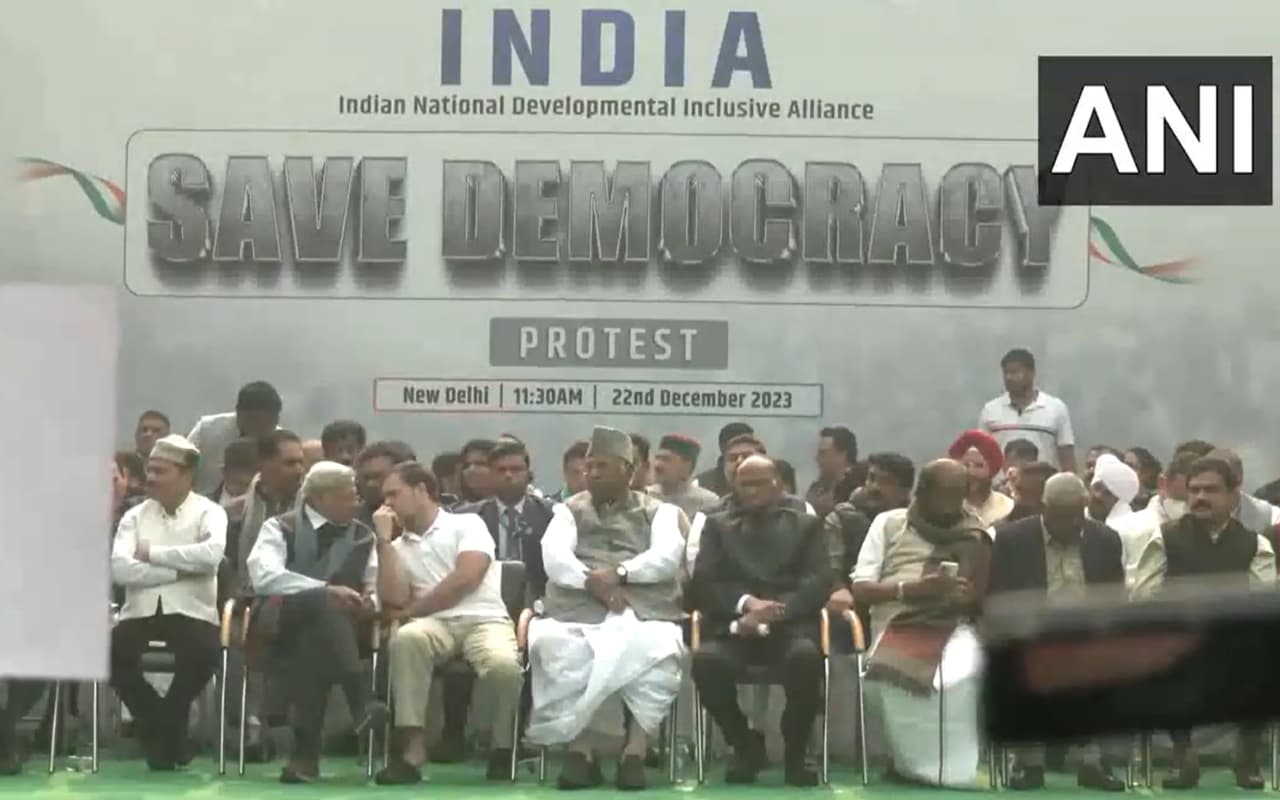 विपक्षी गठबंधन I.N.D.I.A. का देशभर में प्रदर्शन आज, सांसदों के निलंबन के विरोध में उतरेंगे सड़क पर