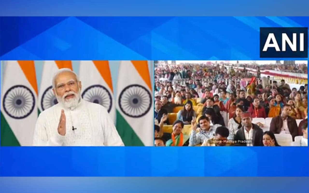 पीएम मोदी ने बताया उनके अनुसार क्या है चार सबसे बड़ी जातियां, मजदूरों को दी बड़ी सौगात