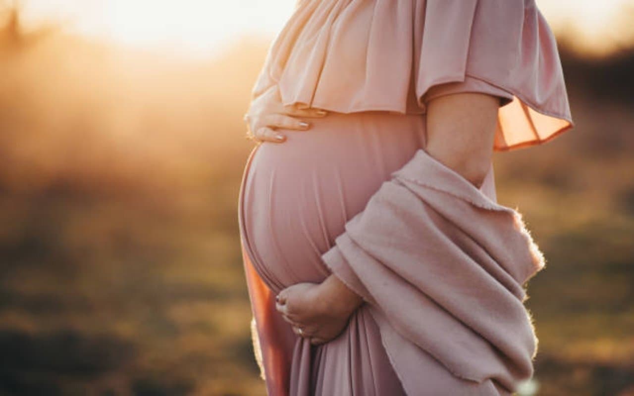 Pregnancy рдХреЗ рджреМрд░рд╛рди рдорд╛рдирд╕рд┐рдХ рд╕реНрд╡рд╛рд╕реНрдереНрдп рдмрдирд╛рдПрдВ рд░рдЦрдирд╛ рдХреНрдпреЛрдВ рд╣реИ рдЬрд░реВрд░реА, рдЬрд╛рдиреЗрдВ рдорд╛рдВ-рдмрдЪреНрдЪреЗ рдкрд░ рдЗрд╕рдХрд╛ рдЕрд╕рд░