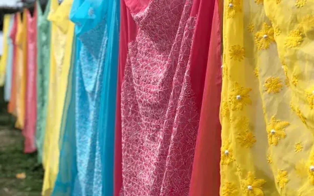 Saree Designs: बसंत पंचमी के दिन दिखना चाहती हैं क्लासी और स्टाइलिश तो यहां देखें लेटेस्ट साड़ी डिजाइन