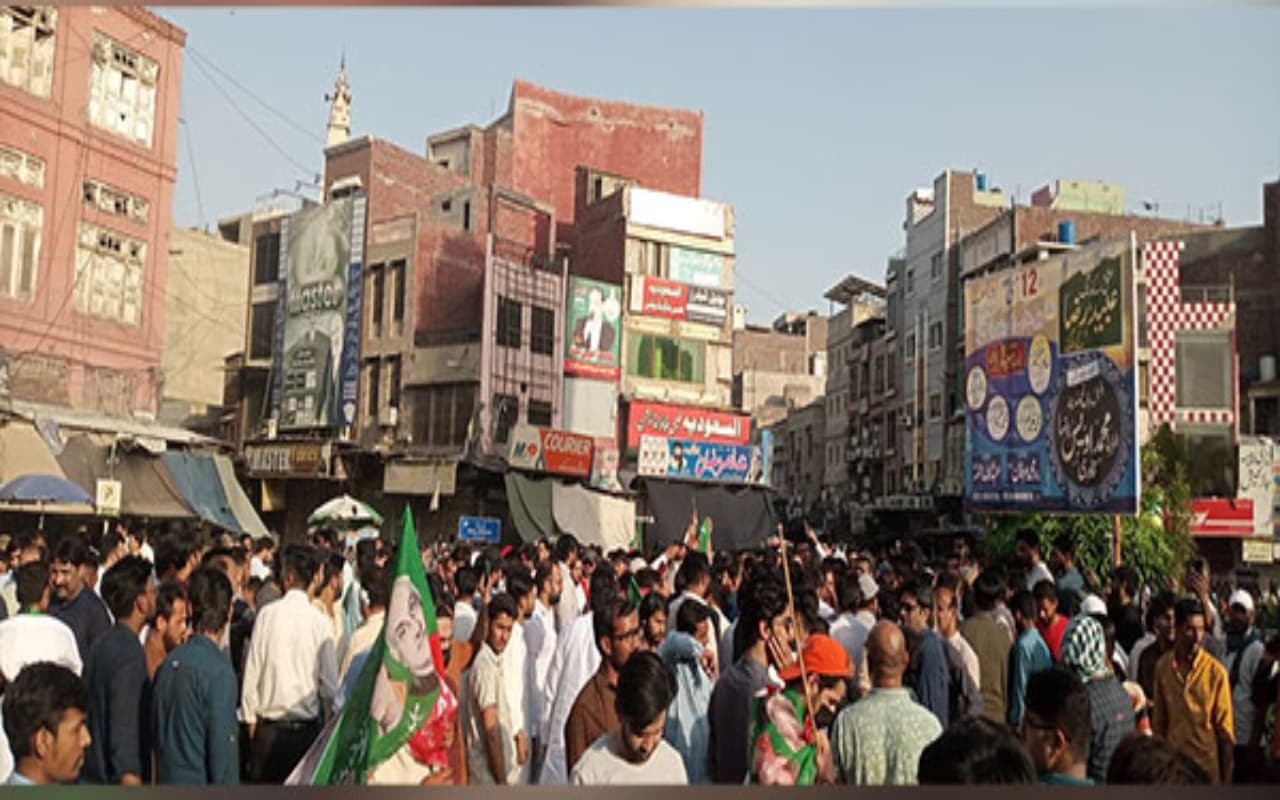 इमरान खान की गिरफ्तारी के बाद पाकिस्तान में हालात बेकाबू, हिंसा, प्रदर्शनकारियों ने कई इमारतों में लगाई आग