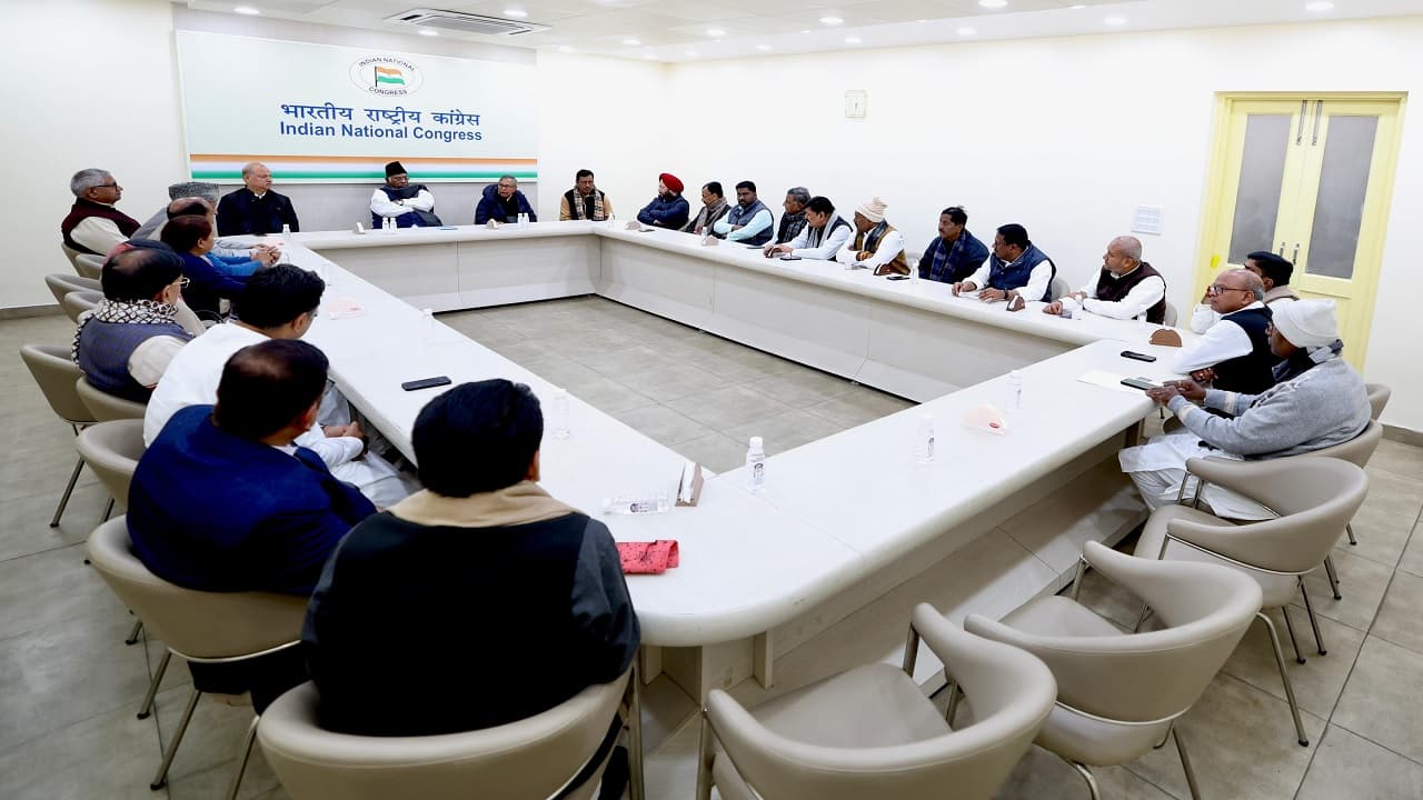 मल्लिकार्जुन खरगे की बैठक में नहीं पहुंचे बिहार कांग्रेस के 3 विधायक, अब फ्लोर टेस्ट में ही लौटेंगे सभी MLA