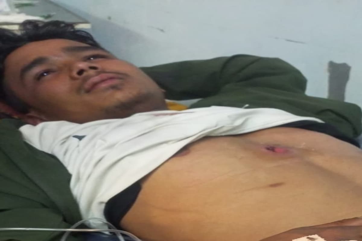 झारखंड: अपनी बहन के प्रेमी को घर में घुस कर मारी गोली, आक्रोशित ग्रामीणों ने आरोपी को भी जमकर पीटा, रिम्स रेफर