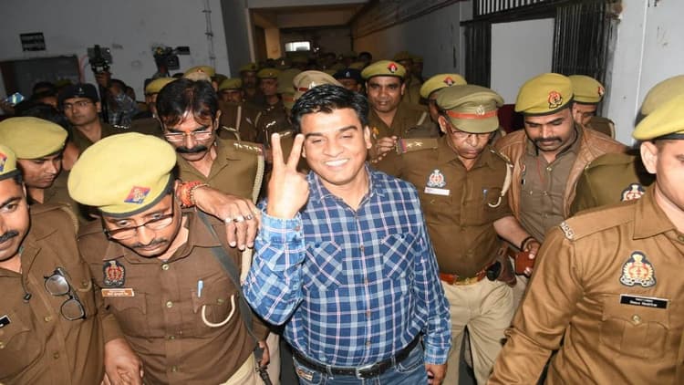 Kanpur News: इरफान सोलंकी मुस्कुराते हुए MP- MLA कोर्ट में हुआ पेश, 4 मार्च को तय होंगे आरोप