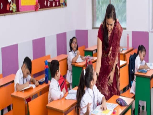 बिहार के स्कूलों में रजिस्टर पर नहीं लगेगी हाजिरी, शिक्षा विभाग जानिए कैसे रखेगी शिक्षकों की उपस्थिति पर नजर