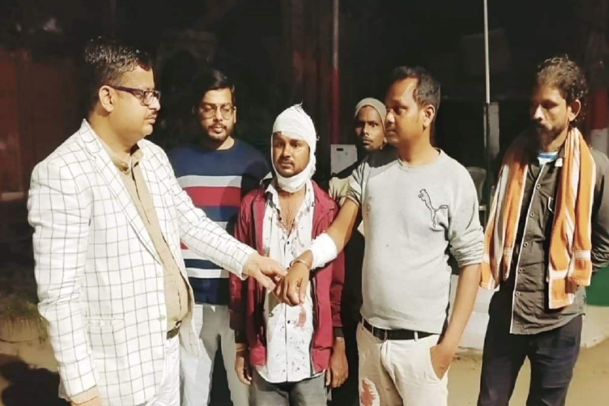 जमशेदपुर : डिमना बस्ती में नशा का विरोध कर रहे दो भाइयों पर चाकू से हमला, एक को लगे 11 व दूसरे को छह टांके