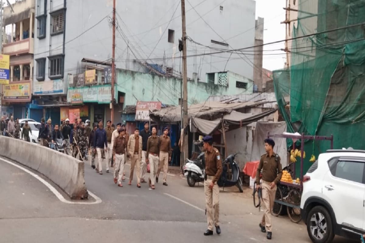 22 जनवरी प्राण प्रतिष्ठा कार्यक्रम को लेकर जमशेदपुर शहर में अलर्ट, पुलिस ने किया पैदल गश्त