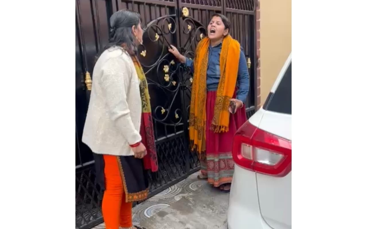 जमशेदपुर : बच्चों से मिलने गयी महिला को ससुराल वालों ने रोका, बंद किया घर का दरवाजा, हो गया हंगामा