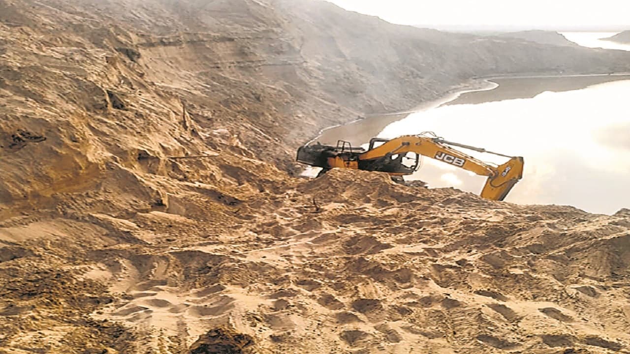 देवघर : बालू माफियाओं पर शिकंजा, पर्यावरण के नुकसान पर देना पड़ सकता है पांच करोड़ तक जुर्माना