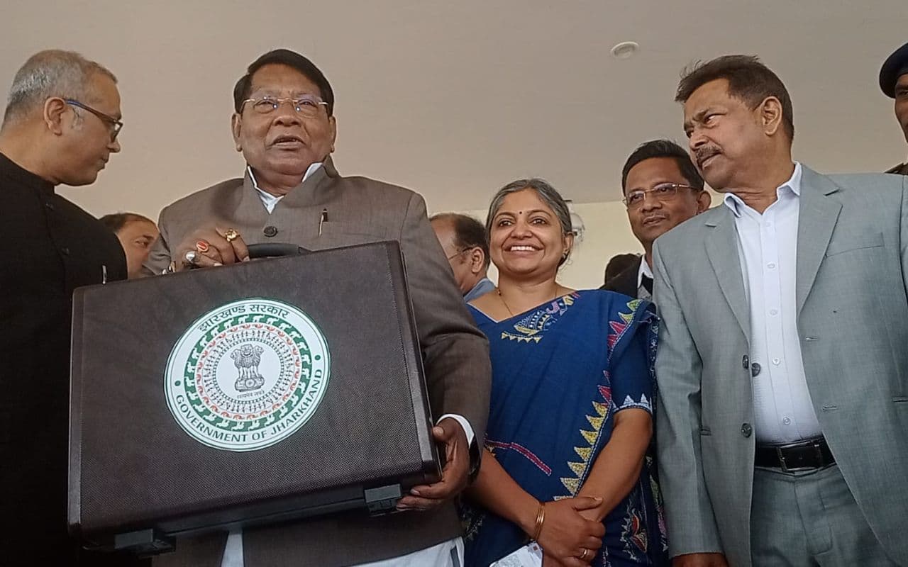 रोटी, कपड़ा के साथ अब मकान भी दे रही है सरकार : रामेश्वर उरांव