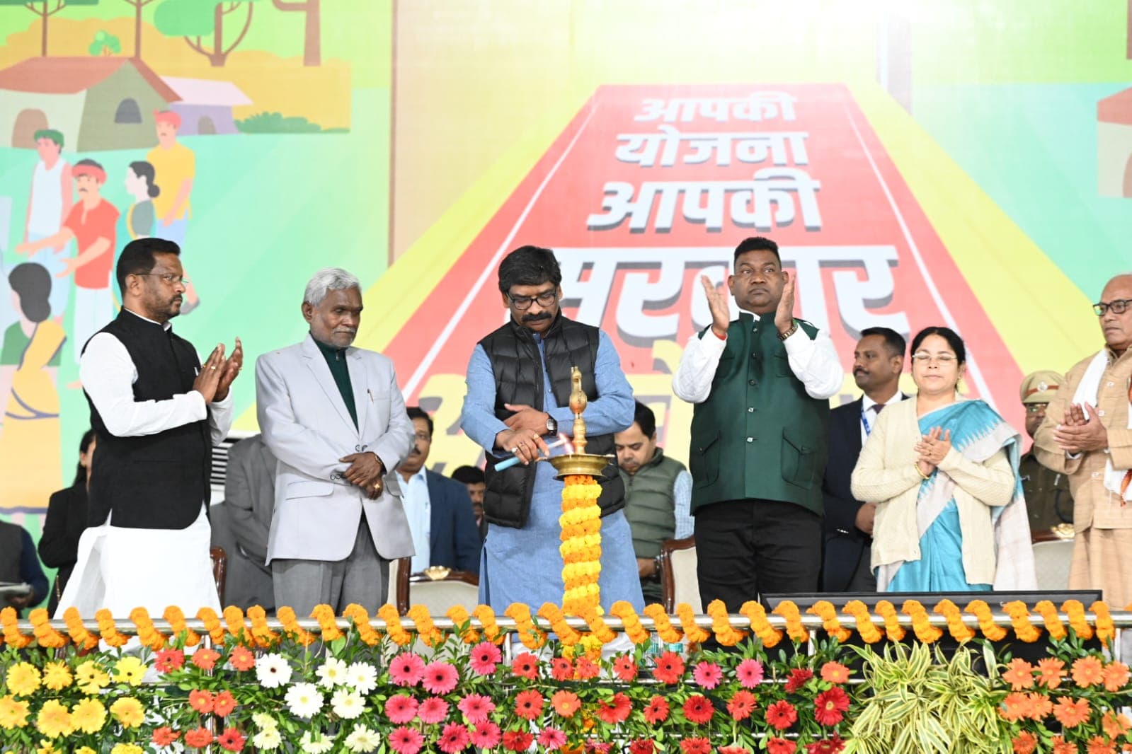 Sarkari Naukri: झारखंड में जल्द निकलेंगी 50 हजार नई नौकरियां, खरसावां में हेमंत सोरेन का बड़ा ऐलान