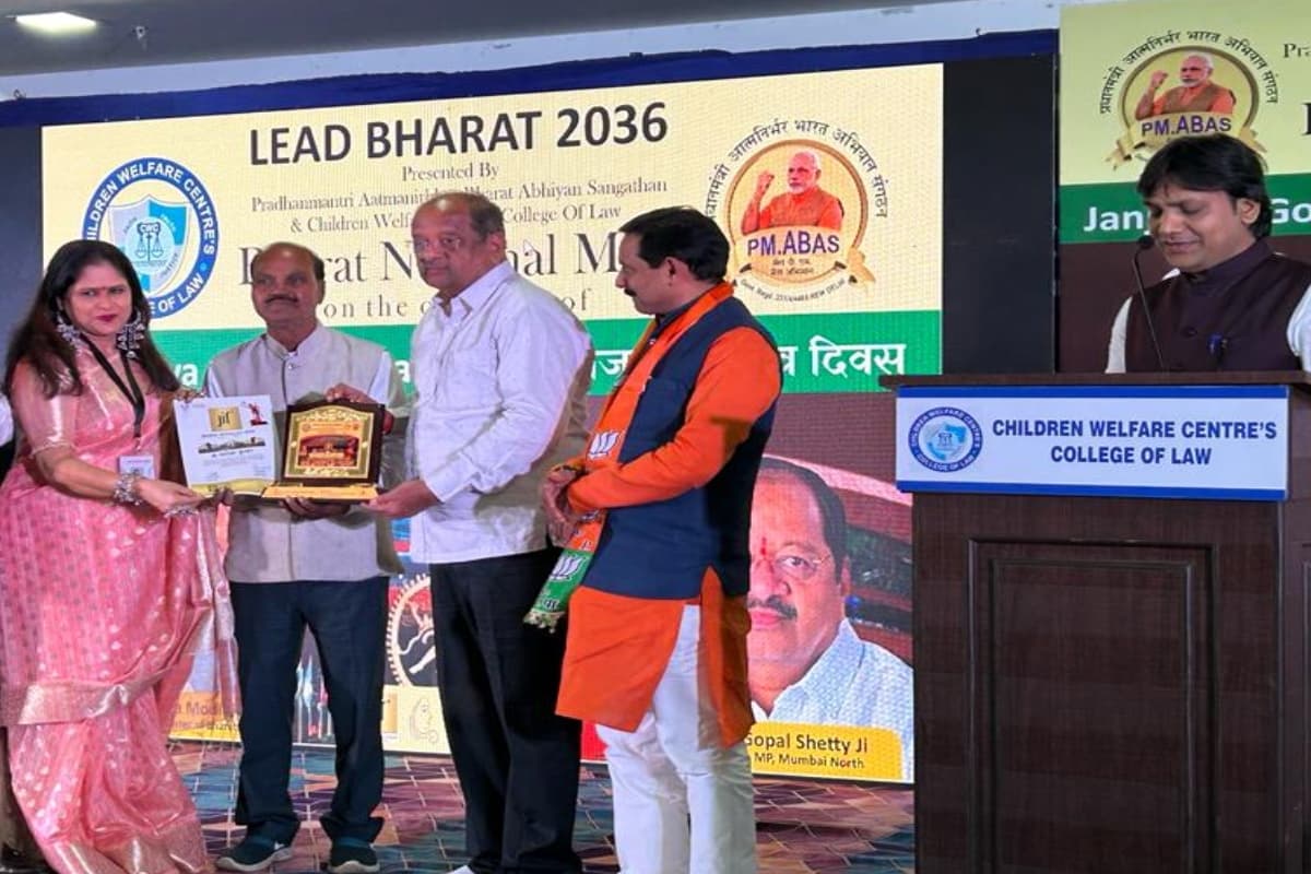 मुंबई में झारखंड स्थापना दिवस पर झारखंड रत्न से सम्मानित हुए पत्रकार नागेश्वर कुमार