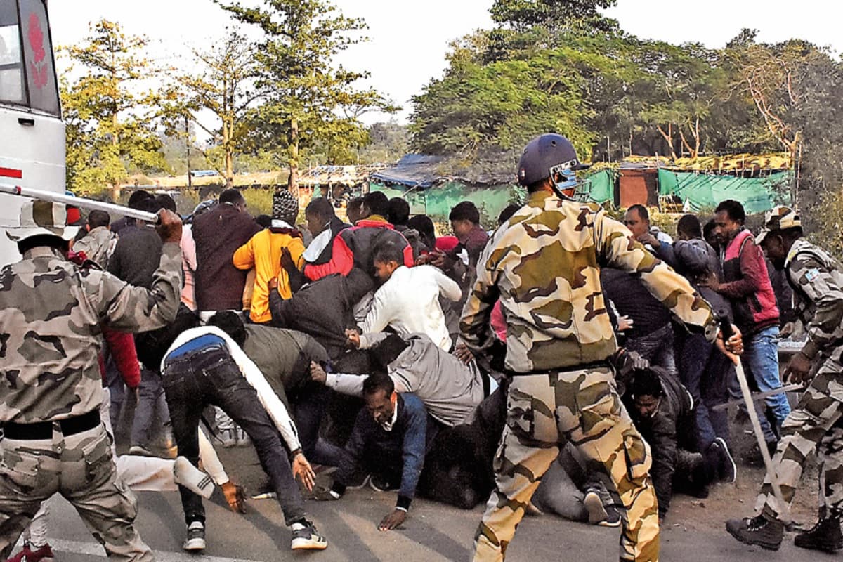 झारखंड विधानसभा जा रहे पंचायत सचिवालय स्वयंसेवकों पर लाठीचार्ज, भाजपा बोली- हम संवारेंगे उनका भविष्य