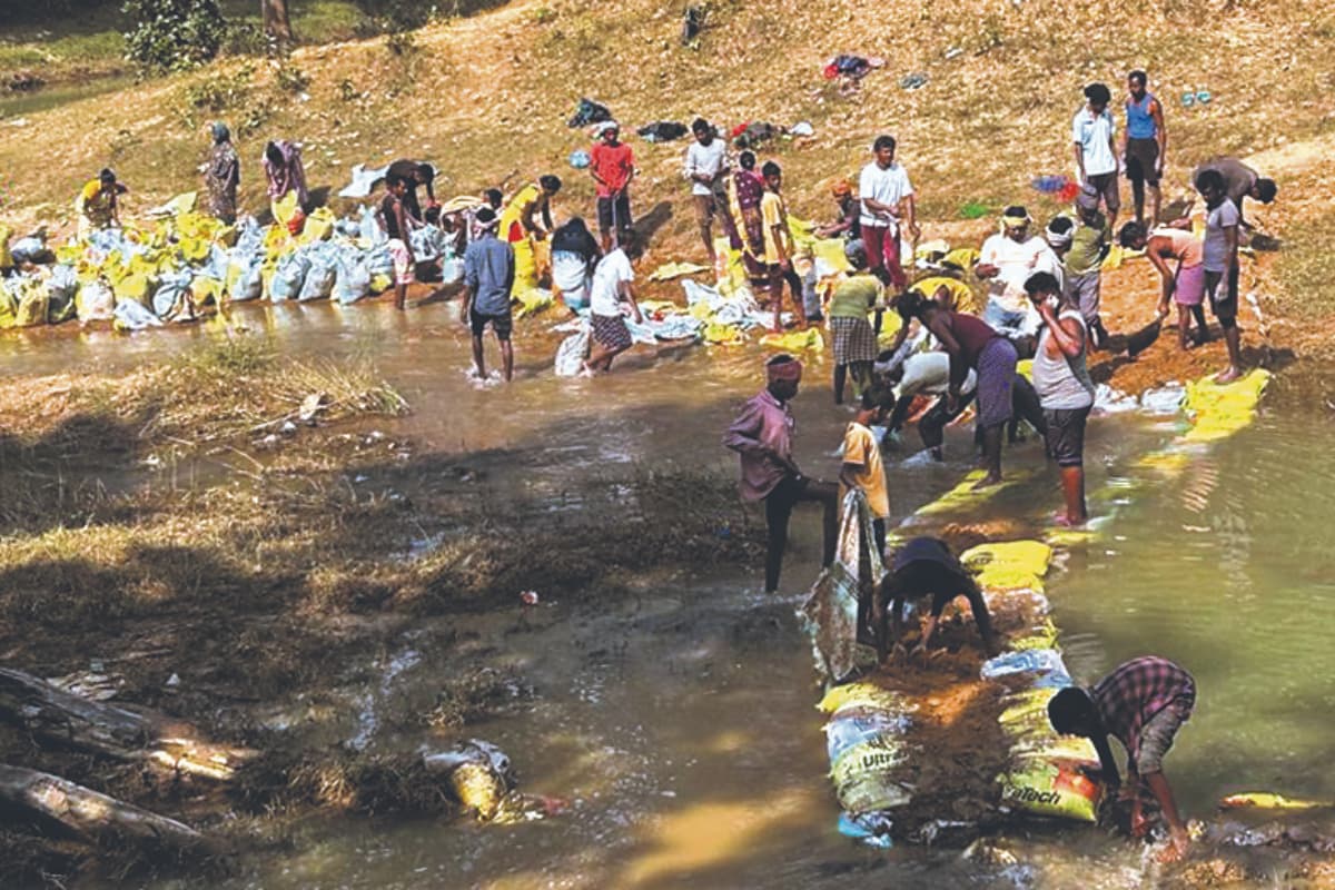 पंचघाघ में बनाया गया बोरी बांध