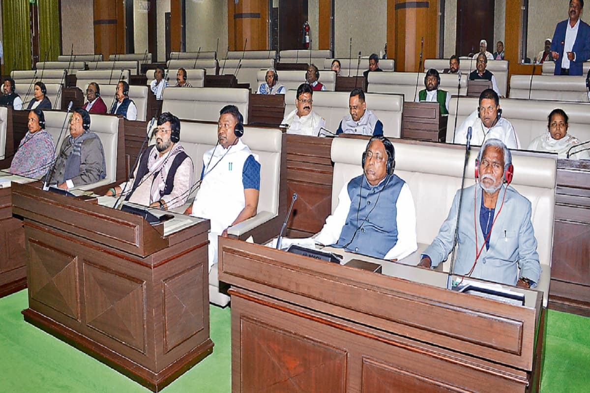 झारखंड : राजभवन पर बरसा सत्ता पक्ष, विपक्ष ने गिनाये भ्रष्टाचार