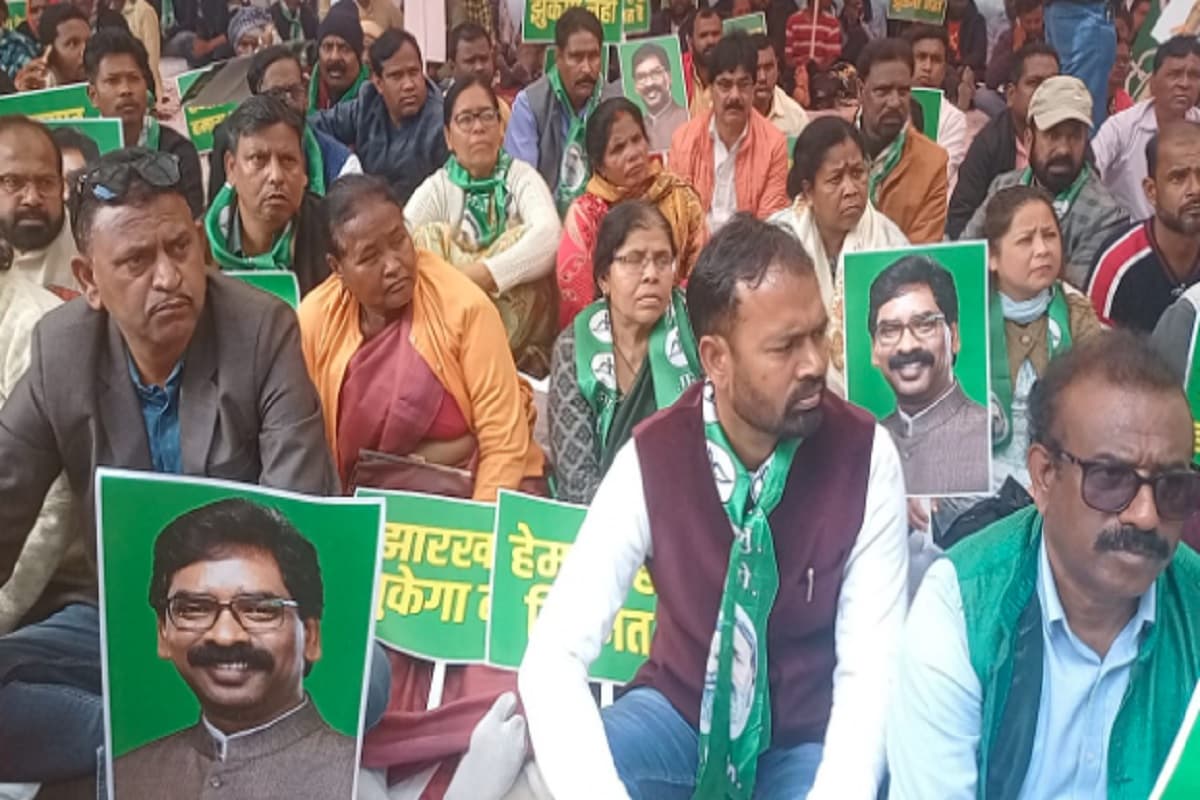 झामुमो कार्यकर्ताओं का ED व BJP पर फूटा गुस्सा, कहा- हेमंत सोरेन को बगैर किसी सबूत के किया जा रहा प्रताड़ित