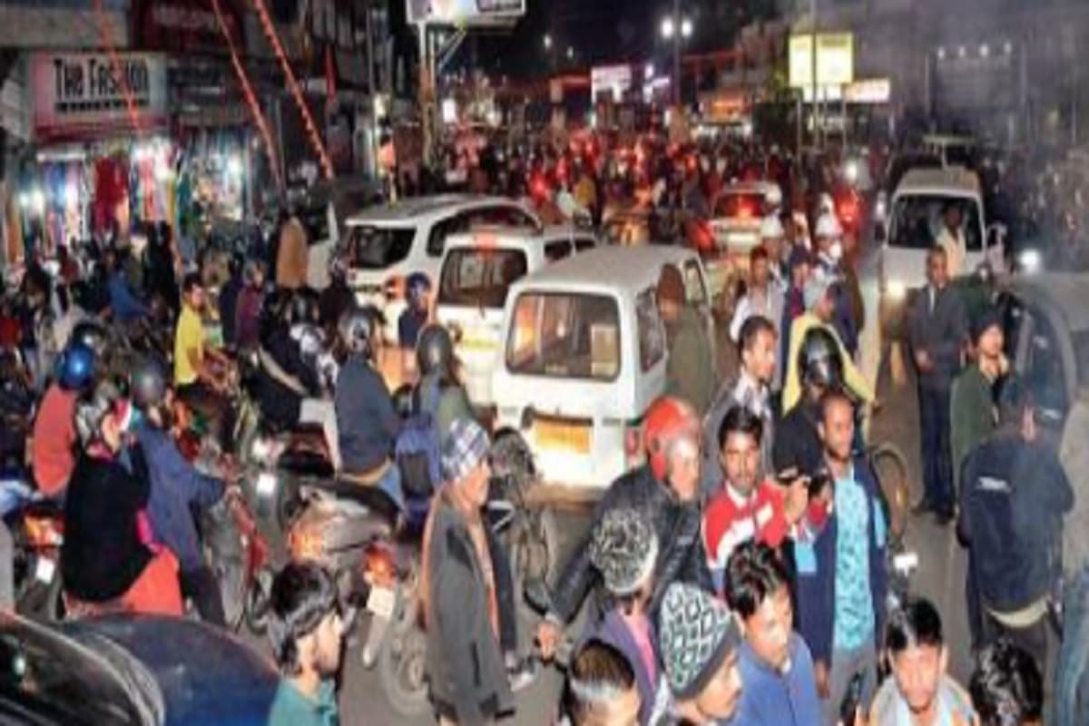 प्रश्न पत्र लीक के खिलाफ मेन रोड में हंगामा, शाम में सवा घंटे तक जाम रही पूरी राजधानी रांची