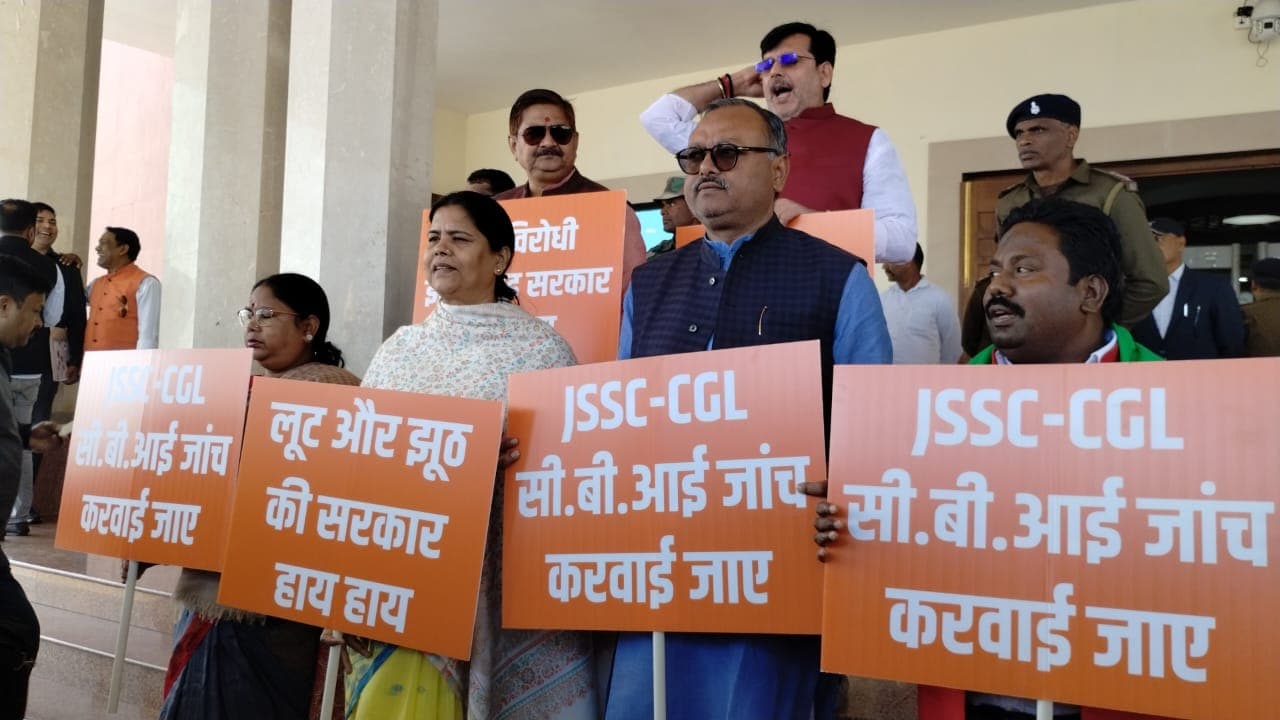 JSSC CGL 2023 पेपर लीक मुद्दे पर विधानसभा में जोरदार हंगामे के बीच 4981 करोड़ का अनुपूरक बजट पेश