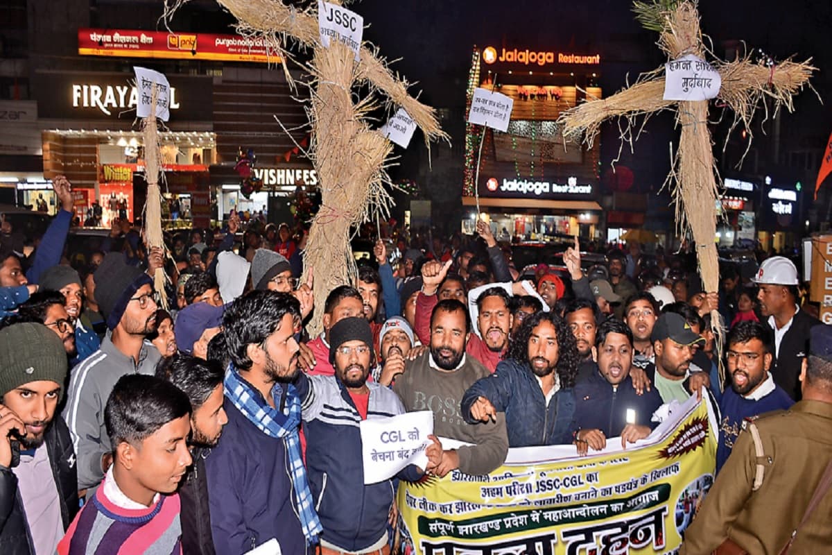 CBI जांच को लेकर अभ्यर्थियों का प्रदर्शन, JSSC ने प्रश्न पत्र लीक मामले में दर्ज करायी प्राथमिकी