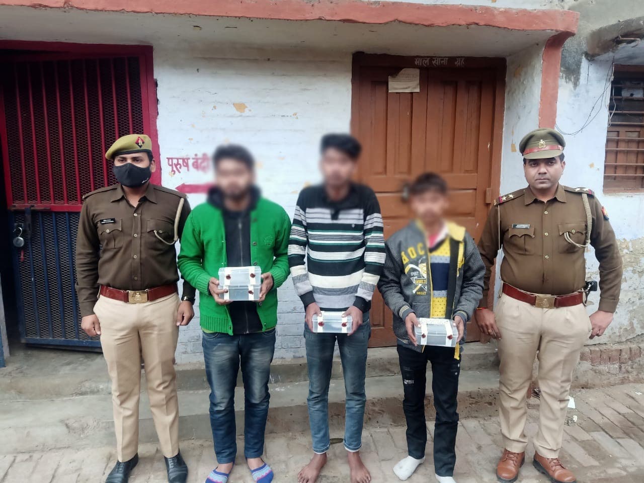 Kanpur News: गर्लफ्रैंड की शौक पूरा करने के लिए बन गए लुटेरे, पुलिस ने स्पेशल टीम बनाकर दबोचा