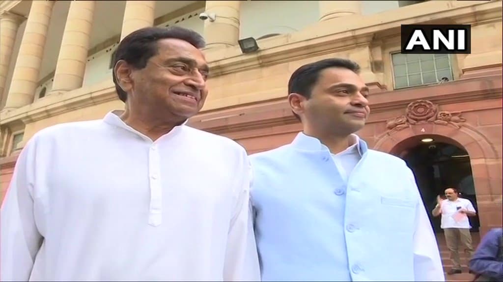 Kamalnath और Nakulnath: छोड़ रहे हैं कांग्रेस..? सोशल मीडिया प्रोफाइल से हटा नाम और लोगो, अटकलों पर कमलनाथ ने दिया यह रिएक्शन