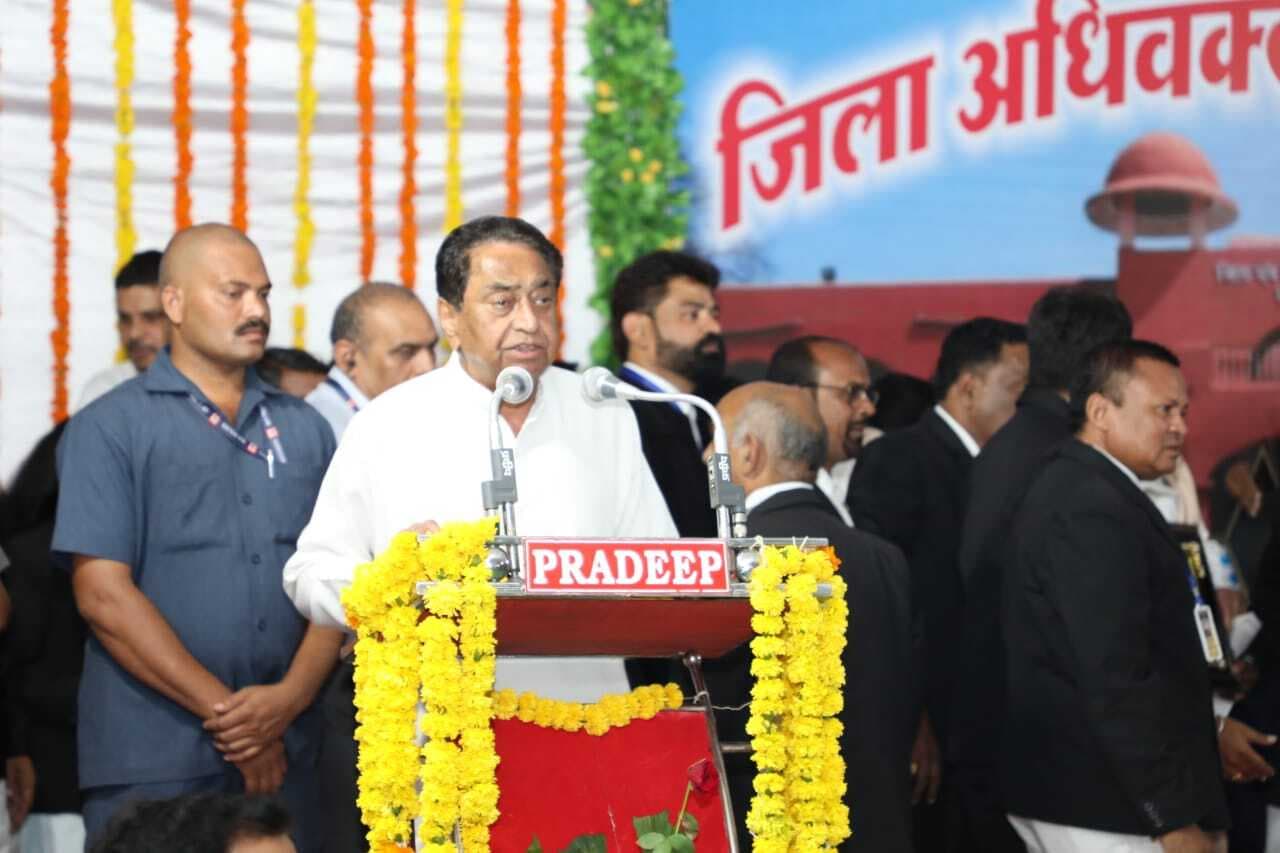 MP में सियासी उठापटक के बीच CM कमलनाथ का बयान- सरकार बहुमत में, समय आने पर जवाब देंगे