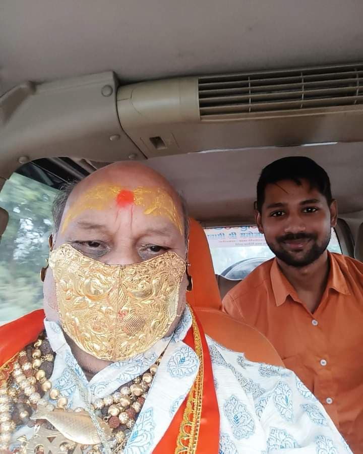 Uttar Pradesh: सोने का मास्क पहनने वाले कानपुर के गोल्डन बाबा लापता, तलाश में जुटी पुलिस