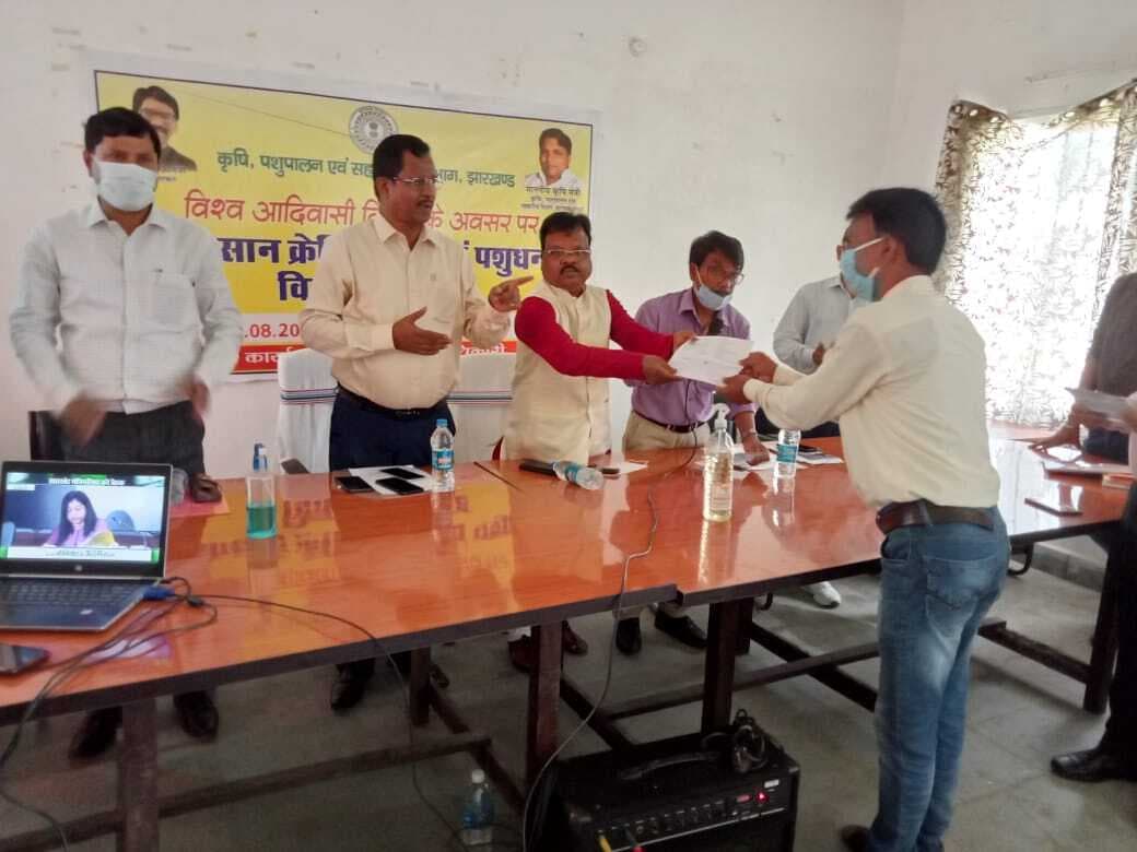 विश्व आदिवासी दिवस पर बोले उपायुक्त, KCC loan से किसानों की बदलेगी तस्वीर, ऐसे मिलेगा फायदा