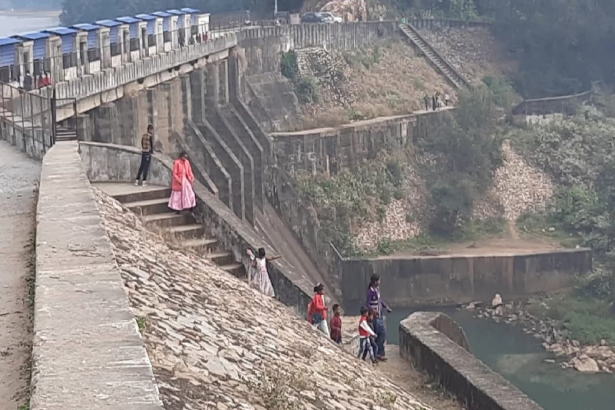 नये वर्ष के स्वागत के लिए सिमडेगा के पर्यटन स्थलों पर लोगों का आवागमन शुरू