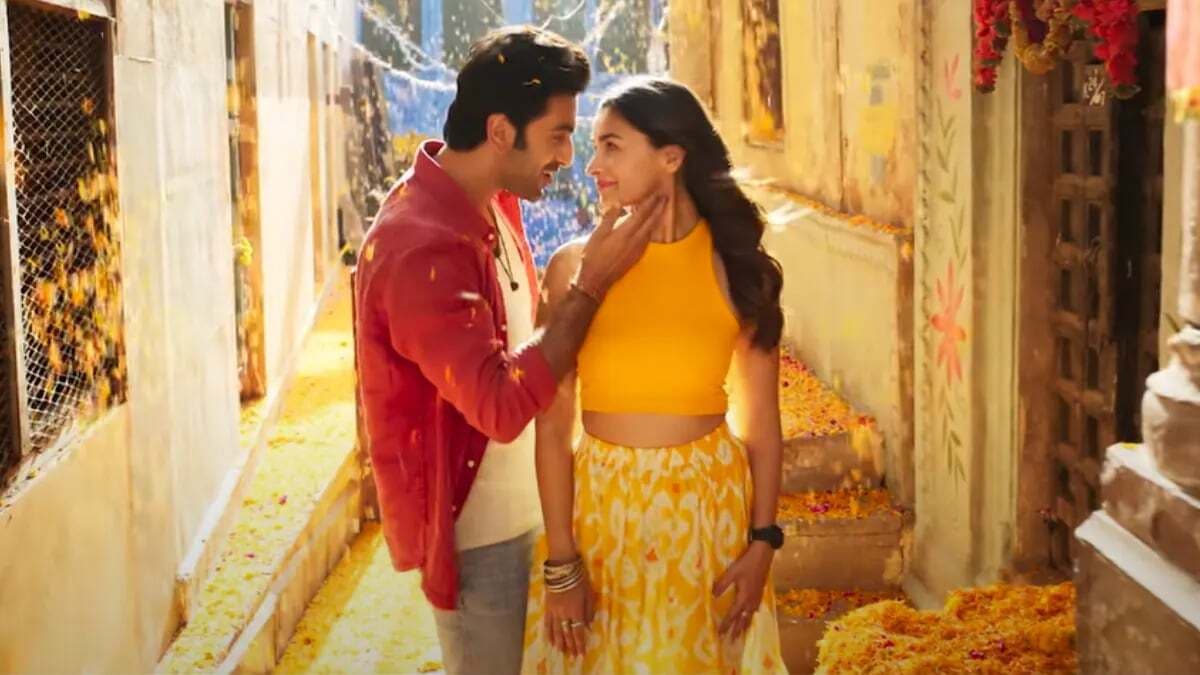 Brahmastra: केसरिया गाने का तेलुगू वर्जन Kumkumala का टीजर रिलीज, आलिया भट्ट- रणबीर कपूर का दिखा ये अंदाज