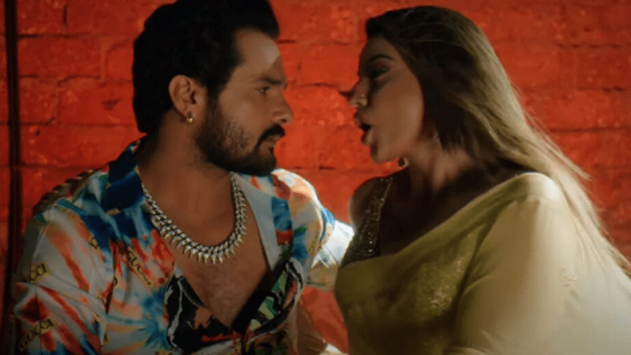 Bhojpuri Song: पानी- पानी गाने का भोजपुरी वर्जन वायरल, अक्षरा सिंह की अदाओं ने लोगों को बनाया दीवाना