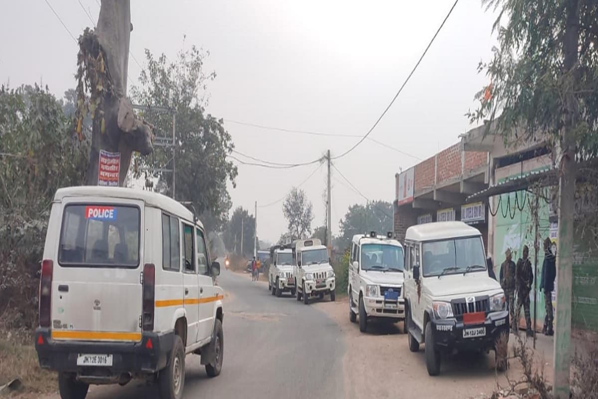 कोडरमा: तीन माइका गोदाम में छापामारी, 196 टन माइका जब्त