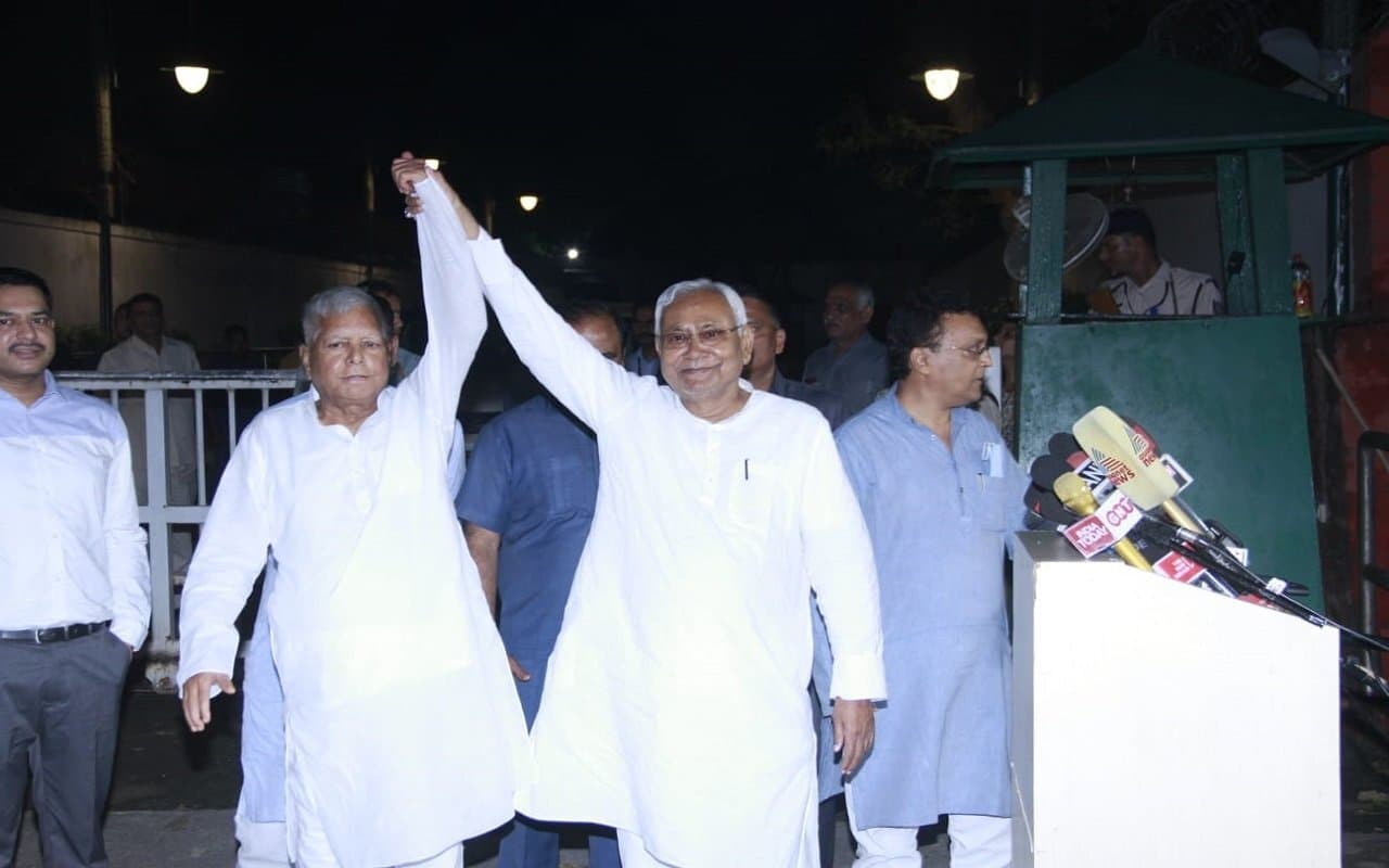 Nitish Kumar और Lalu Yadav ने सोनिया गांधी से की मुलाकात, कहा- कांग्रेस अध्यक्ष के चुनाव के बाद होगी बात