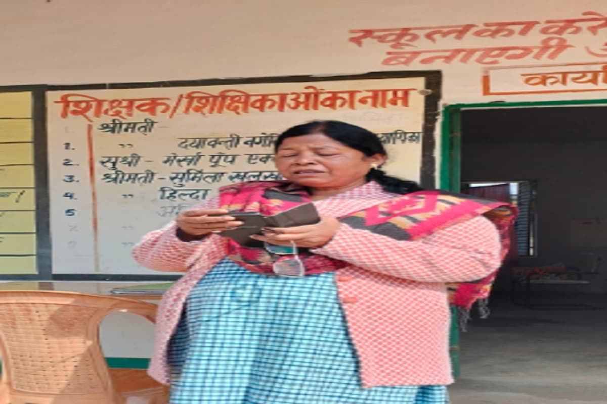 लातेहार : मरम्मत के नाम पर मध्य विद्यालय डुरूआ के विकास मद की राशि का हो रहा है दुरुपयोग