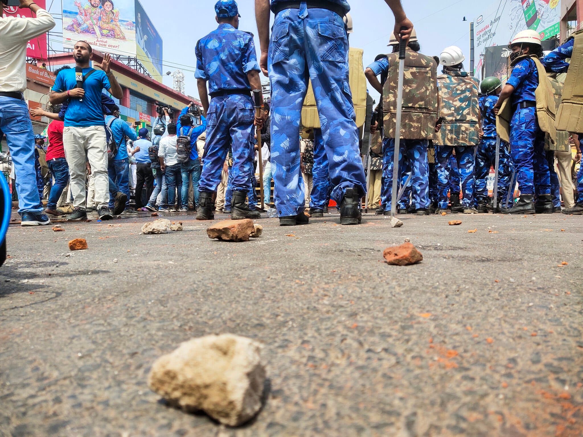 RJD Vidhansabha March: विधानसभा घेराव के नाम पर RJD कार्यकर्ताओं ने  काटा बवाल, पत्थरबाजी और लाठीचार्ज में कई घायल