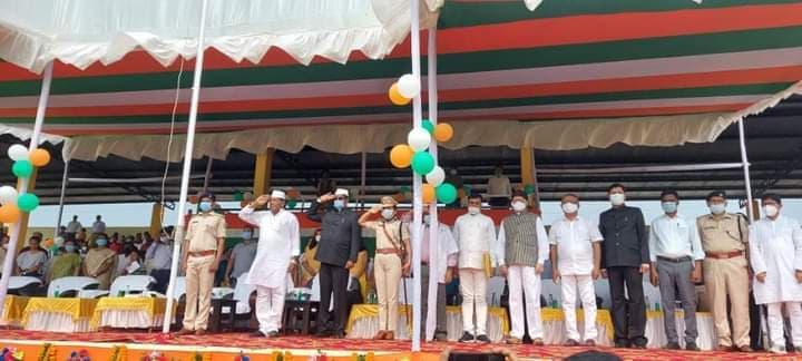 75th Independence Day : झारखंड में शान से लहरा तिरंगा, रोजगार पर क्या बोले वित्त मंत्री Rameshwar Oraon 75th Independence Day : झारखंड में शान से लहरा तिरंगा, रोजगार पर क्या बोले वित्त मंत्री Rameshwar Oraon